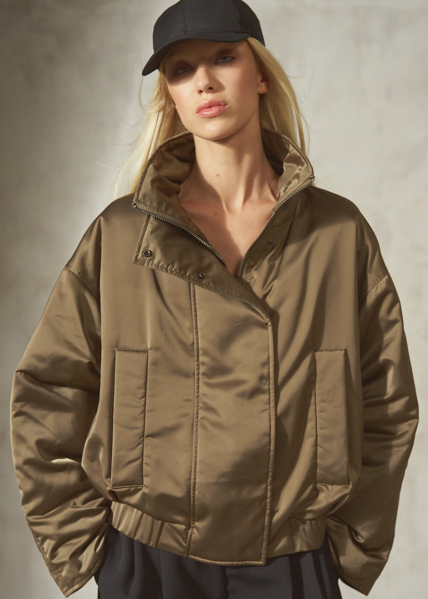 CROPPED SATEEN BOMBER - Taupe