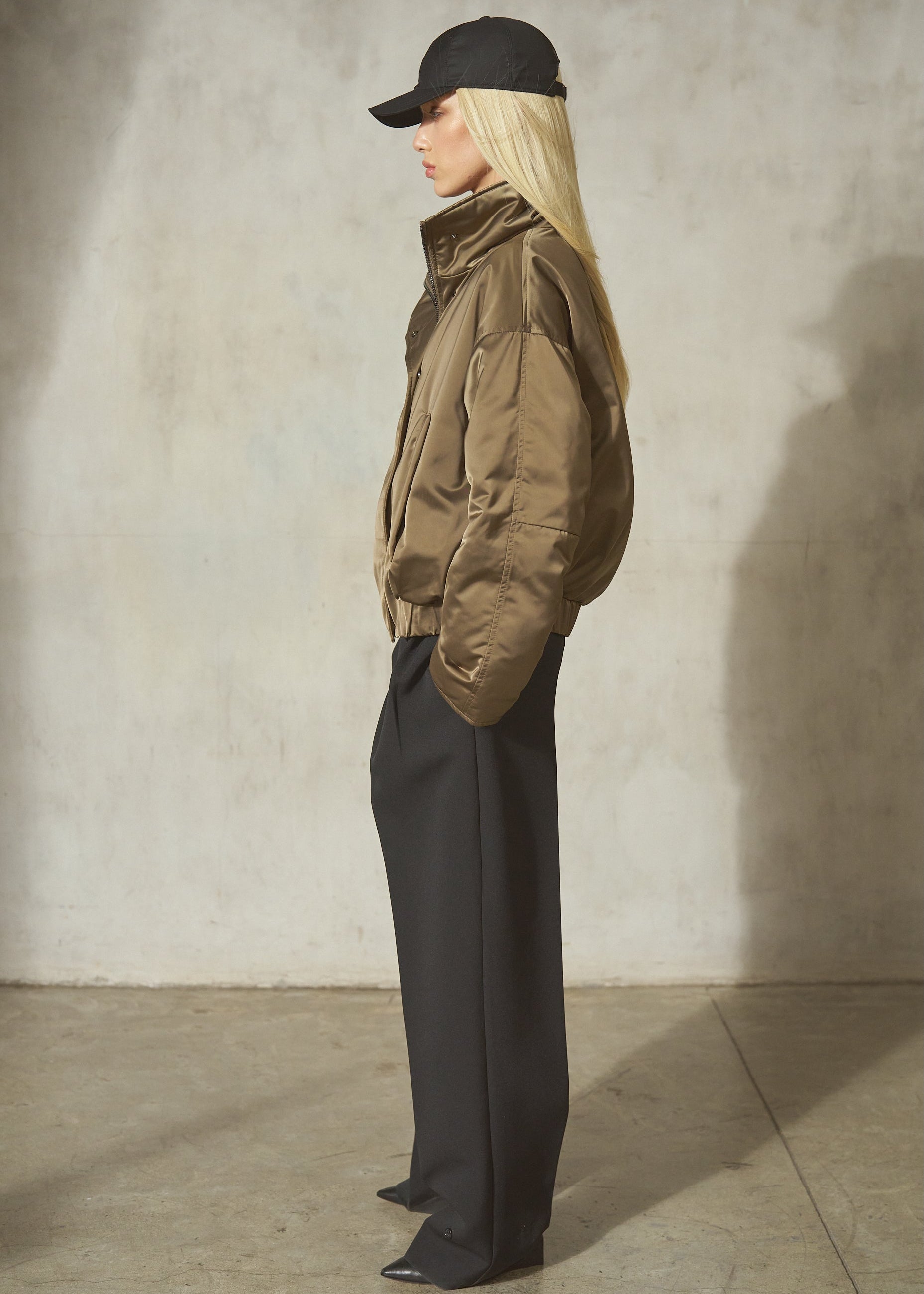 CROPPED SATEEN BOMBER - Taupe