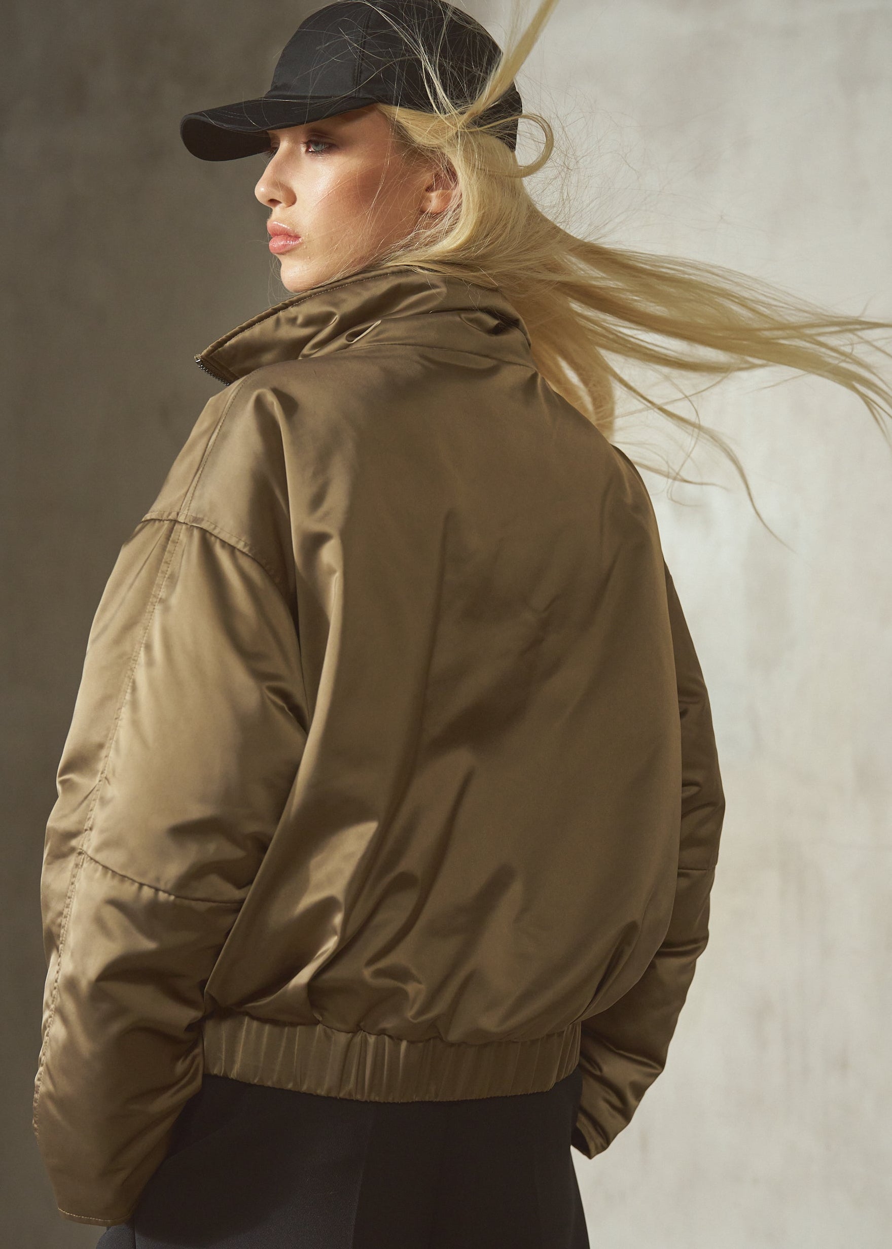 CROPPED SATEEN BOMBER - Taupe
