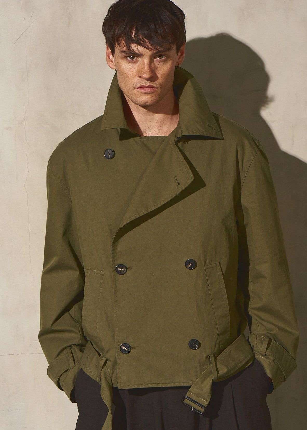 ITALIAN COTTON CROPPED TRENCH - Moss