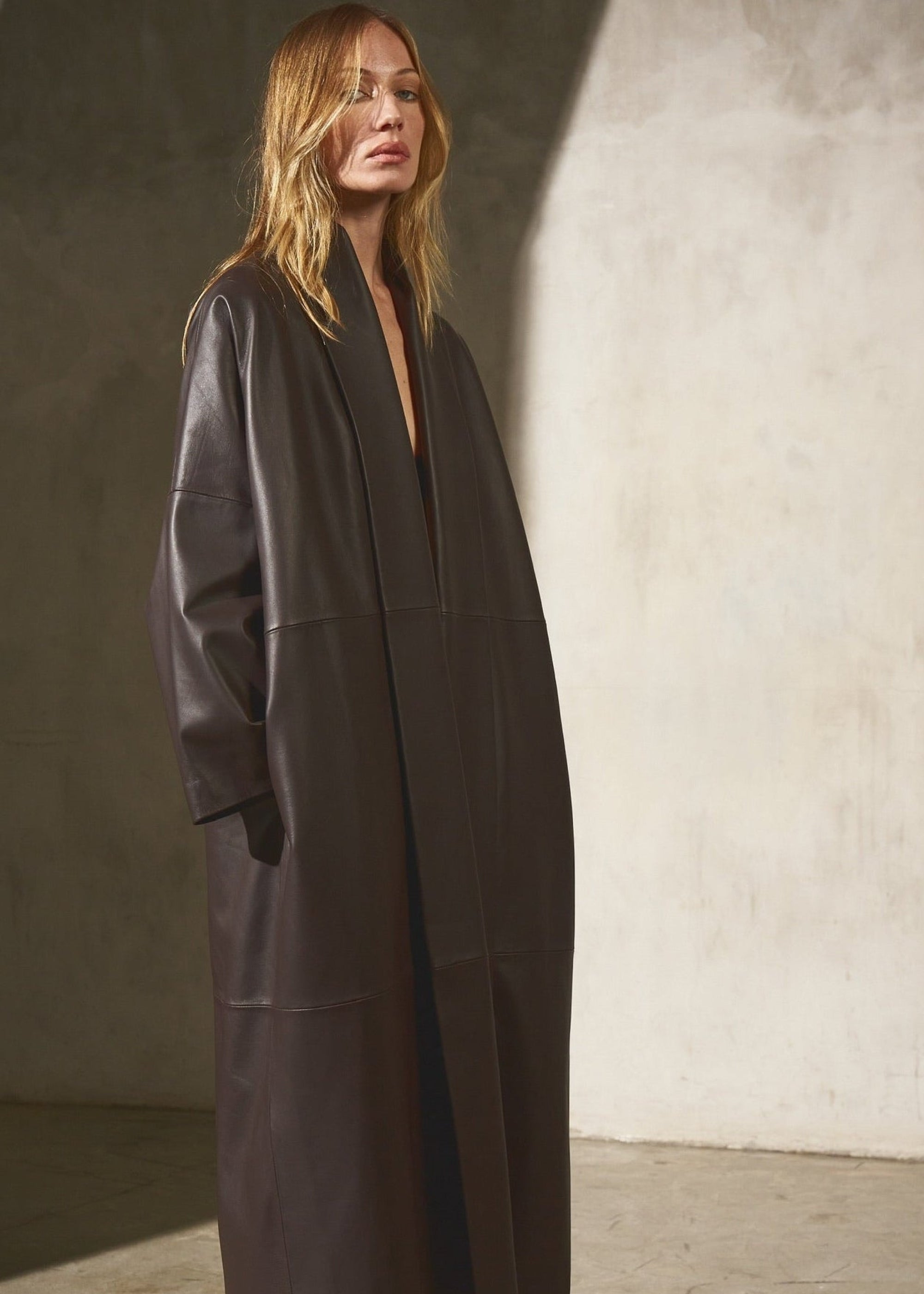 LEATHER CAPE COAT - Dark Espresso