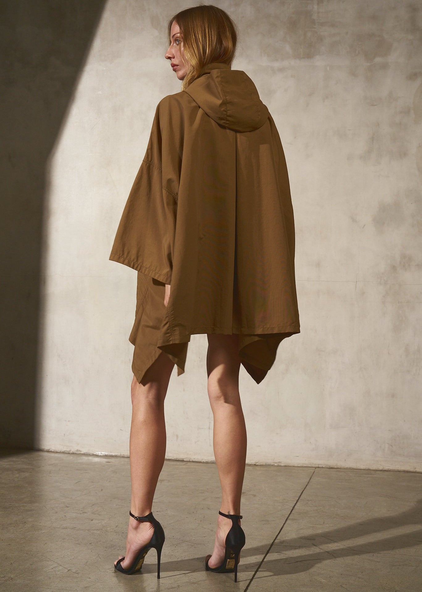 PAPERWEIGHT PONCHO - Latte