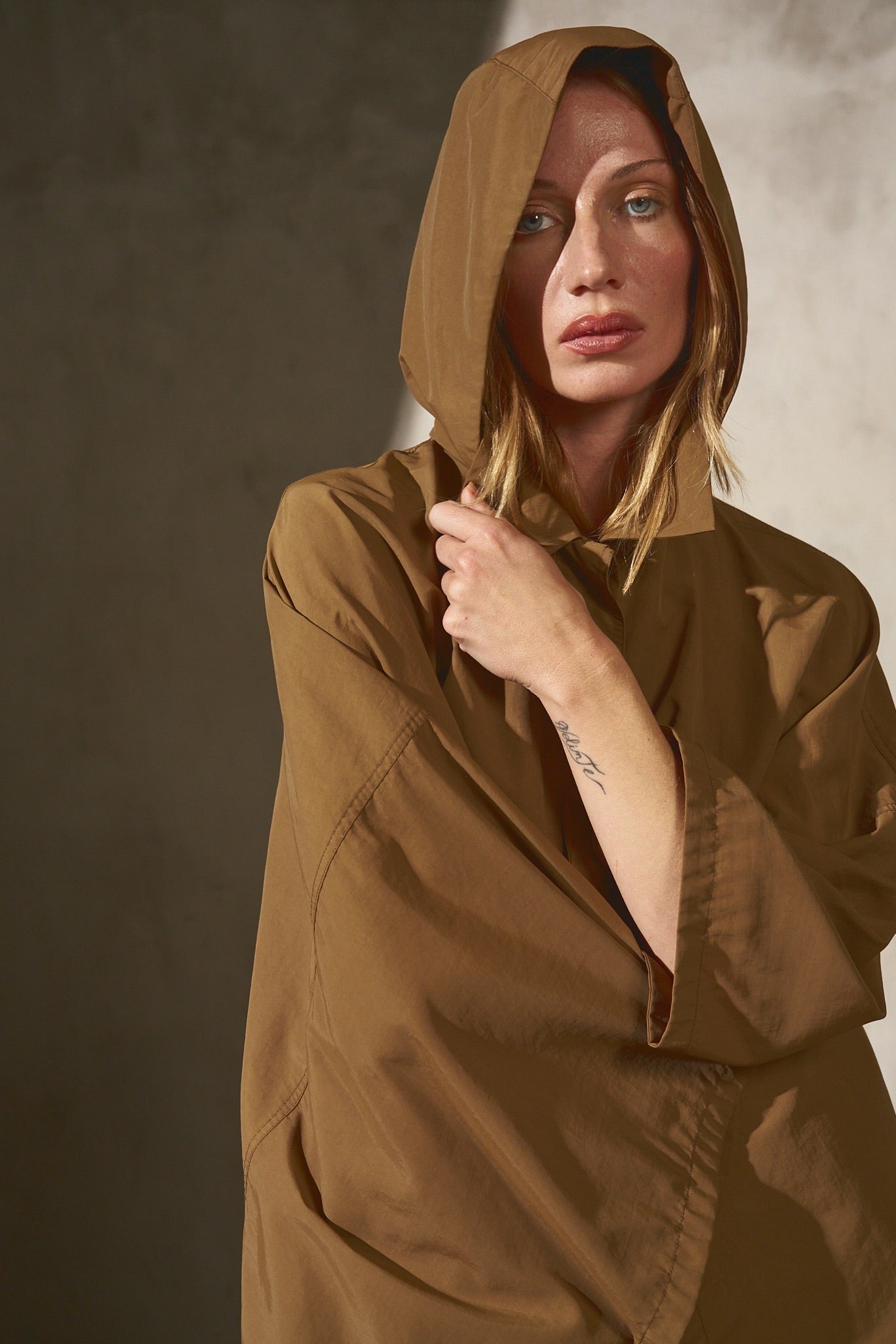 PAPERWEIGHT PONCHO - Latte