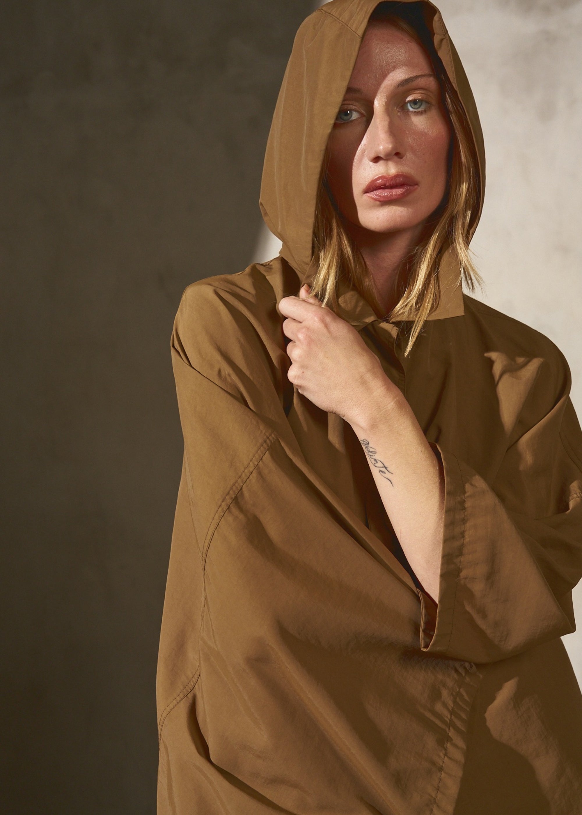 PAPERWEIGHT PONCHO - Latte