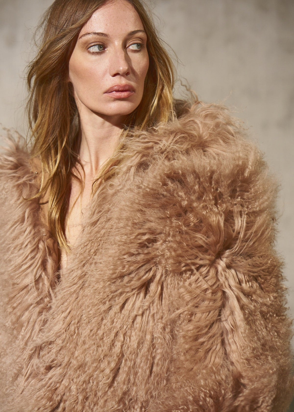 CROPPED HOODED MONGOLIAN - Rosewood