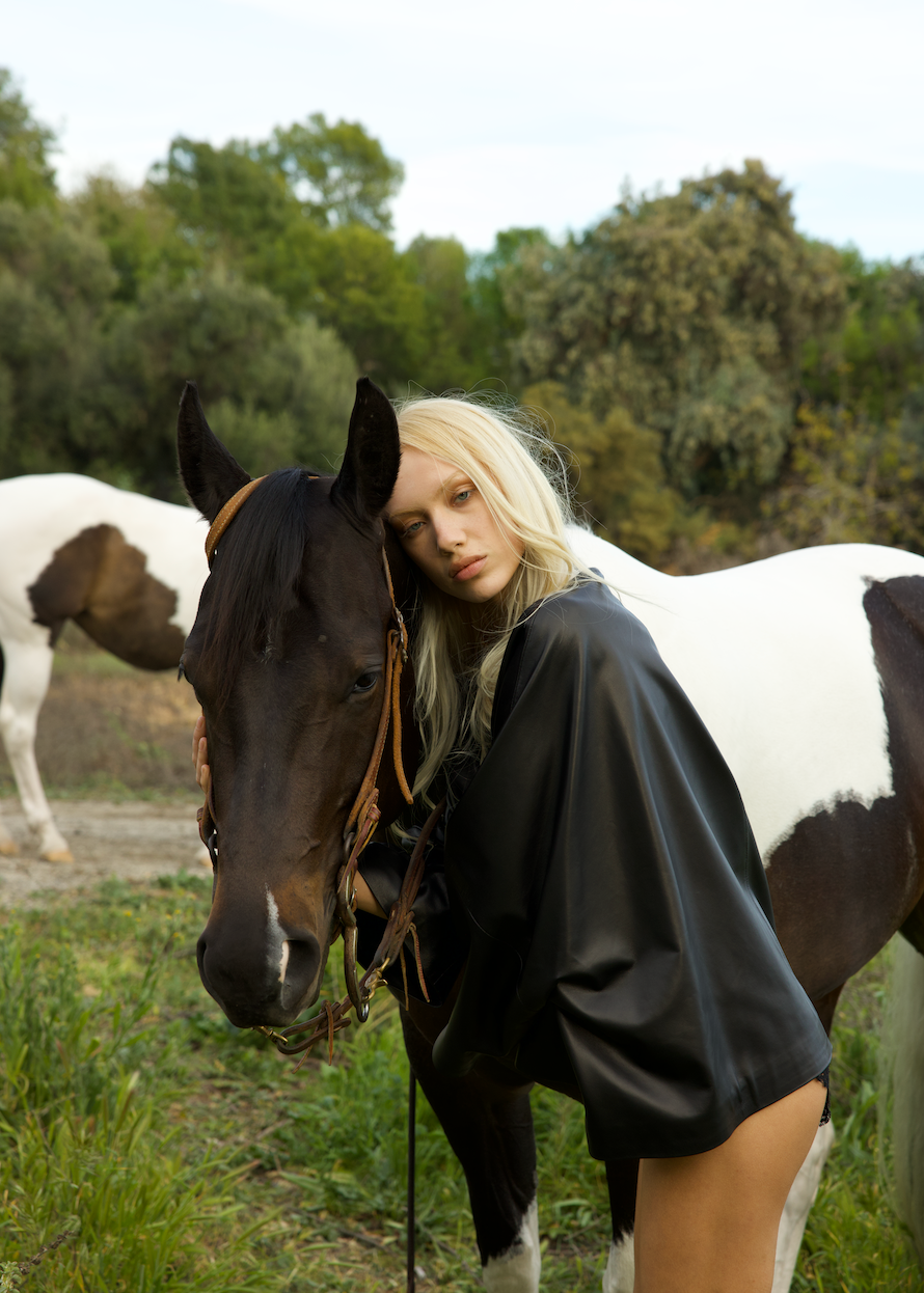 PAPERWEIGHT LEATHER CAPE - Noir