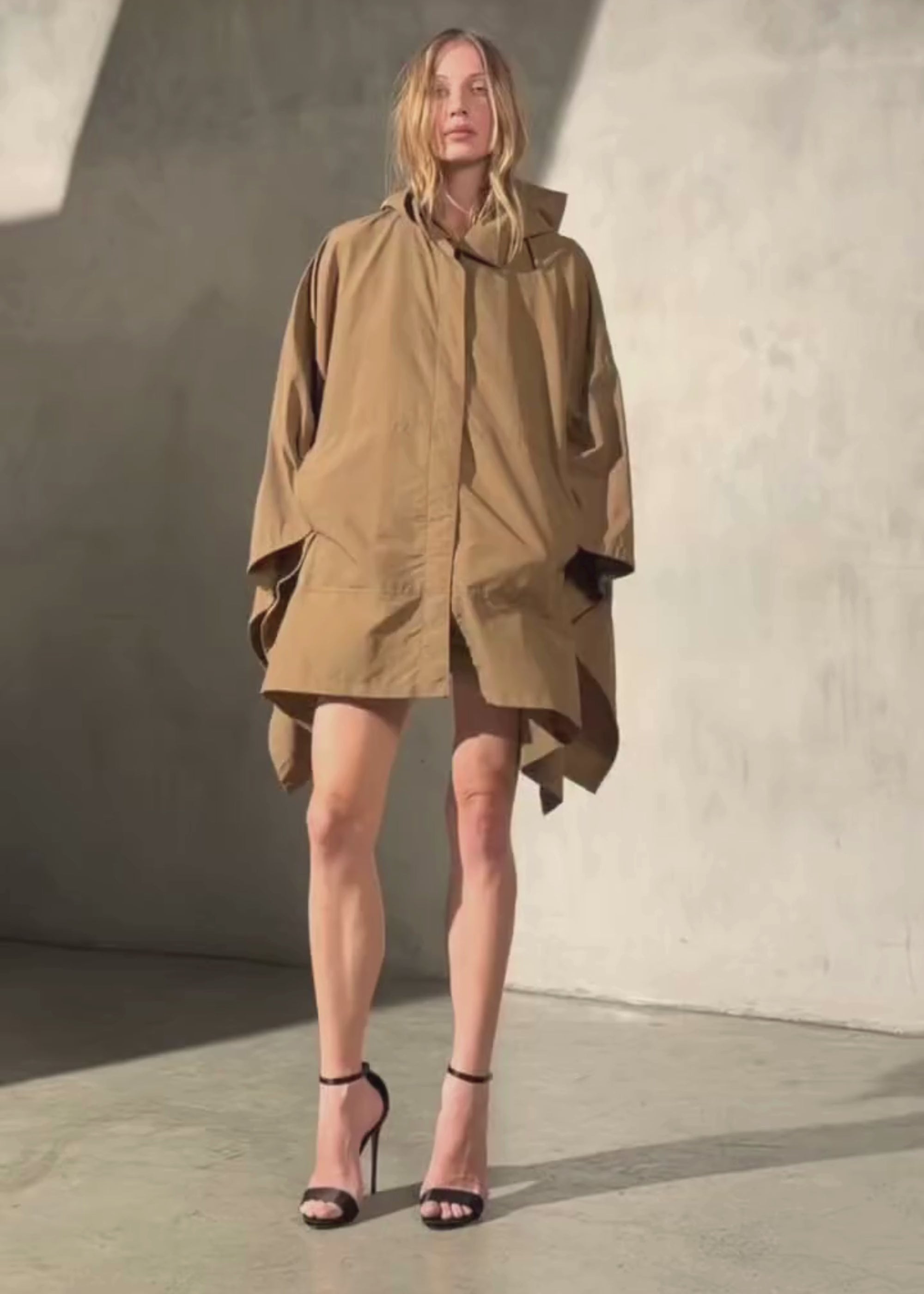 PAPERWEIGHT PONCHO - Latte