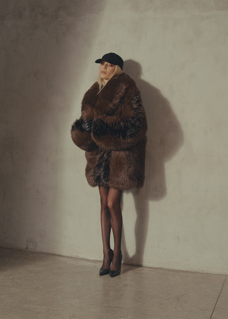 AUTER The Fox | Oversized Faux Fur Coat in Brown Black | Luxury